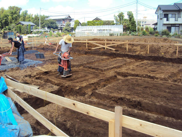 基礎工事が始まっています