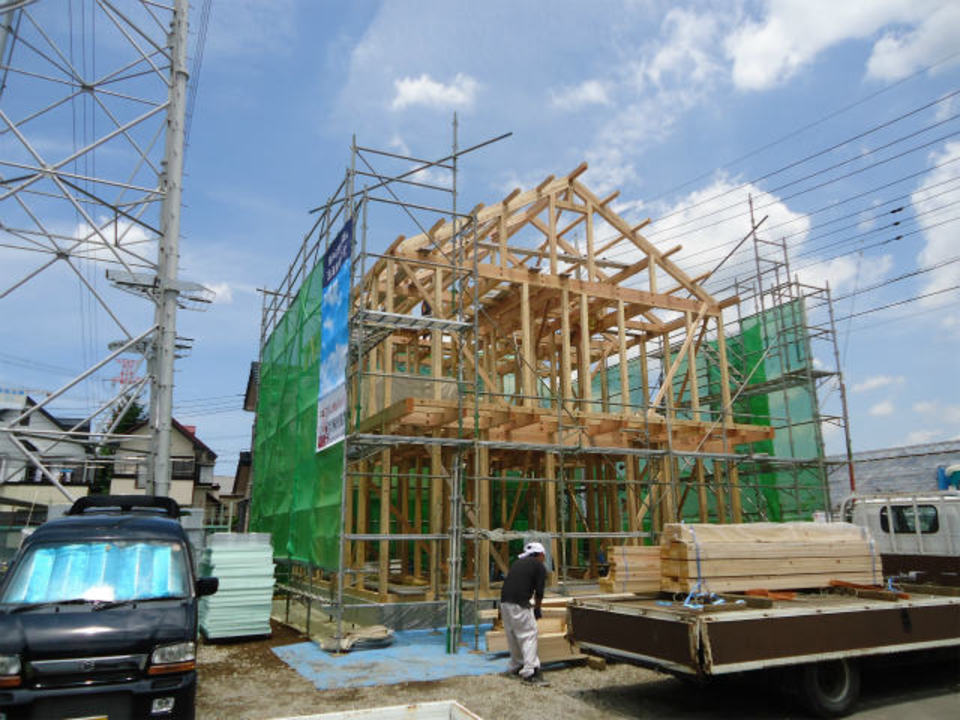 屋根工事が始まっています