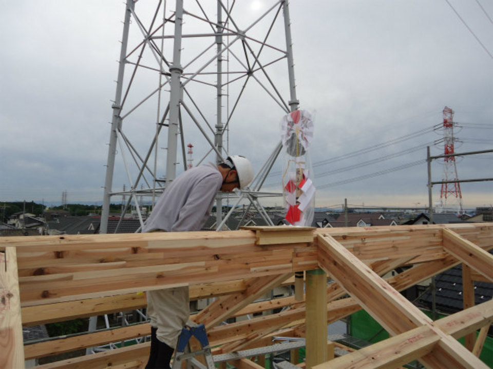 田口棟梁が代表してお清めを