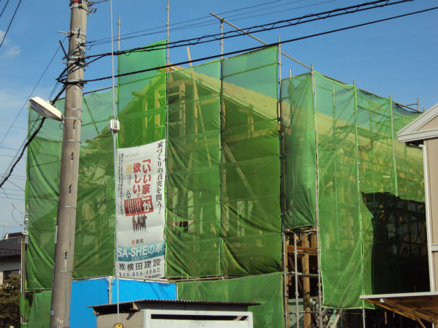 屋根工事が進んでいます